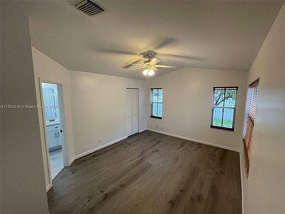 4th image of 735 Sand Creek Cir #735