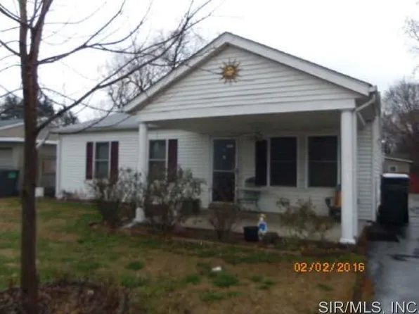 512 Saint James Ln, Cahokia, IL 62206