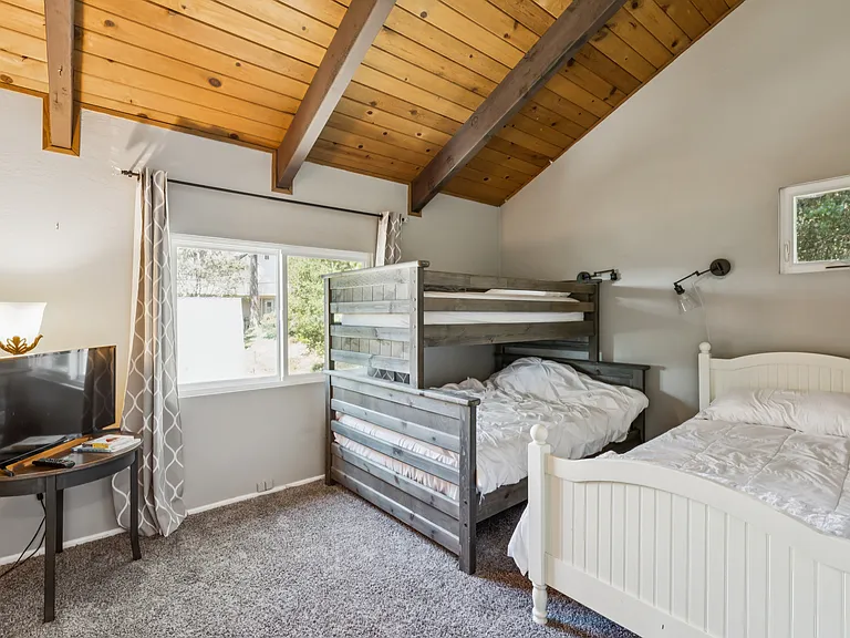 27528 Matterhorn Dr — Photo 17
