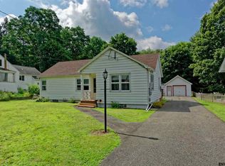 7 Thompson Ct, Rensselaer, NY 12144