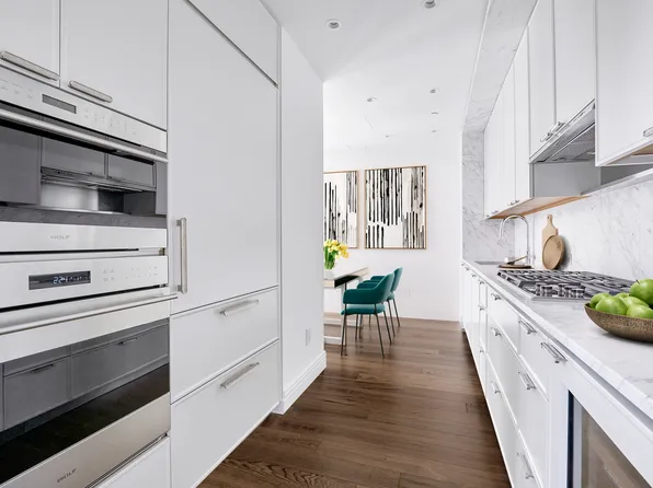430 East 58th Street 16B image 2 of 19