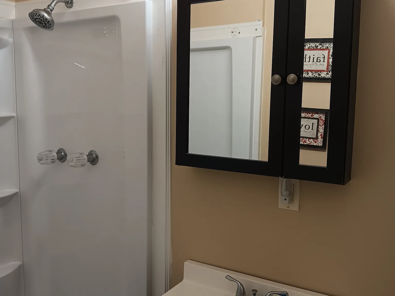 2331 Greenwood Ct — Photo 3