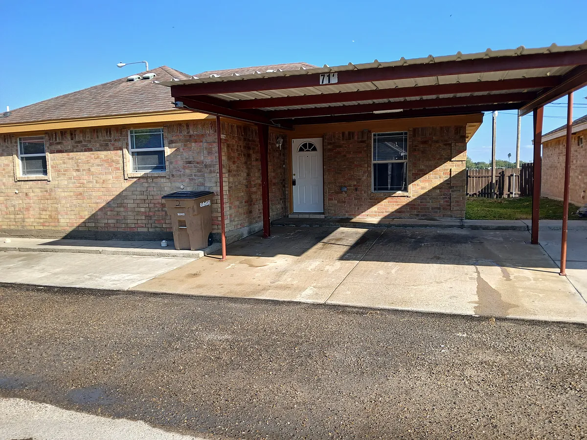 parking - 712 Agate St #3