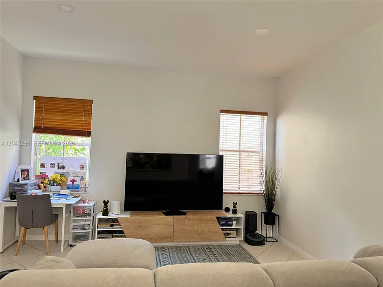 1074 Bluewood Ter — Photo 12