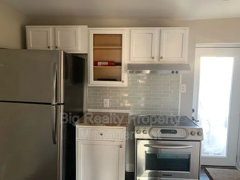 457 Walnut St — Photo 6