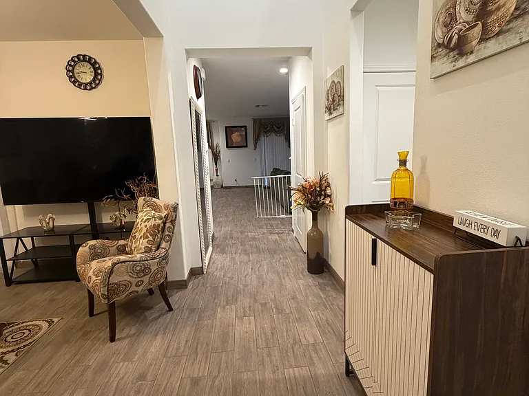 4521 Bandon Ave — Photo 3