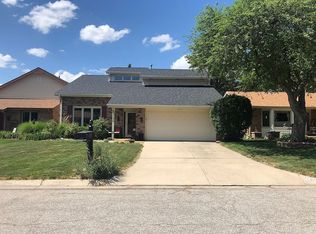 7136 Shamrock Rd, Lincoln, NE 68506