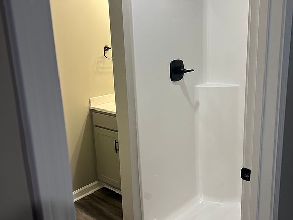 5th image of 220 Calumet Dr