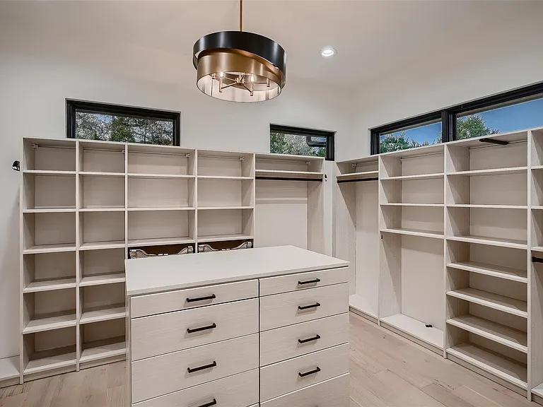 6412 Lantern View Dr — Photo 24