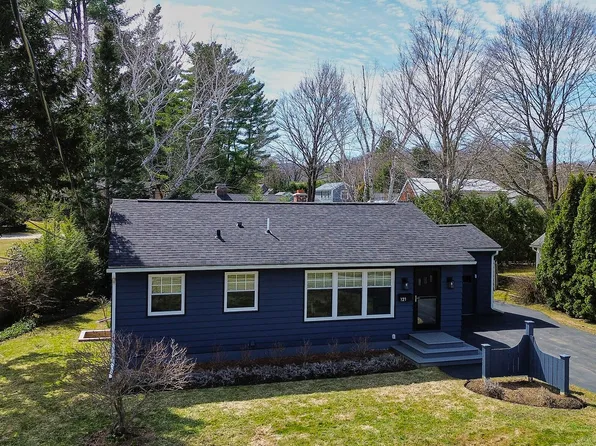 121 Berkshire Dr, Williamstown, MA 01267