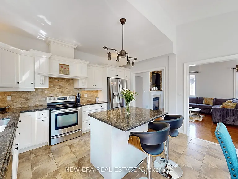 1031 Lake Dr N #UPPER — Photo 7