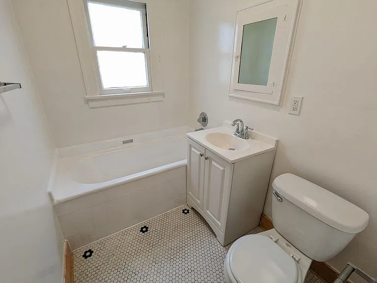 401 N Orange Grove Ave #8 — Photo 16