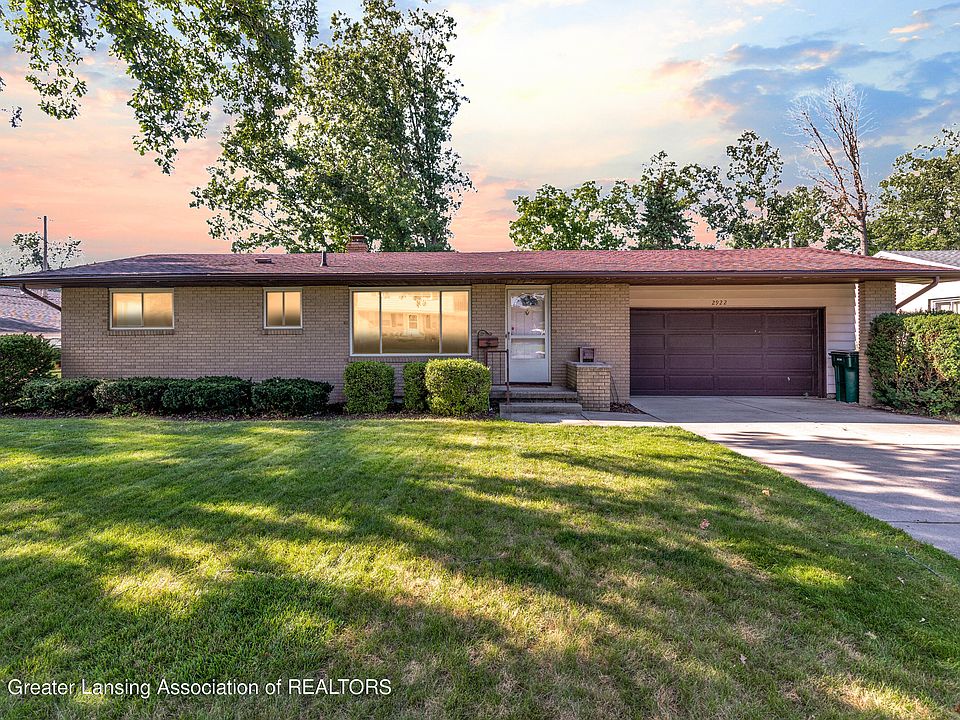 1st image of 2922 Woodview Dr