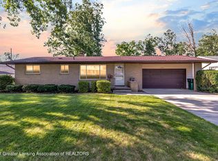 2922 Woodview Dr, Lansing, MI 48911