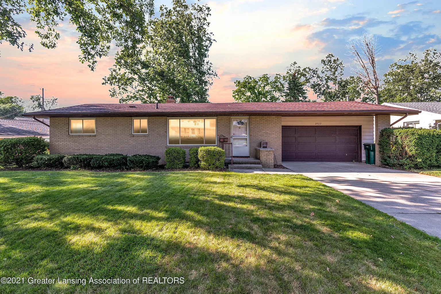 2922 Woodview Dr photo 1