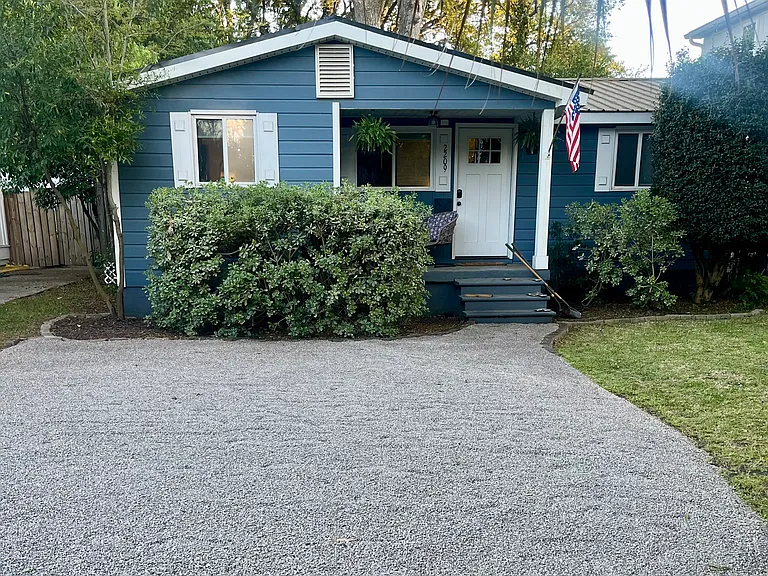 2209 Heriot St — Photo 1