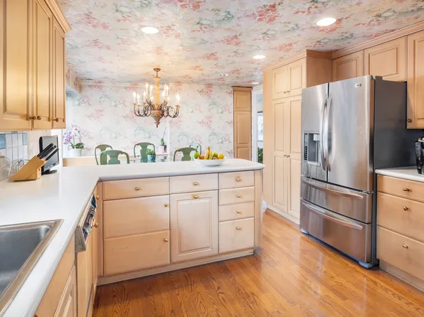 360 East 72nd Street image 7 of 16