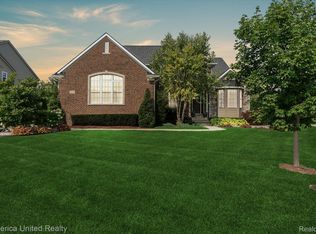 24601 Turnburry Ct, South Lyon, MI 48178