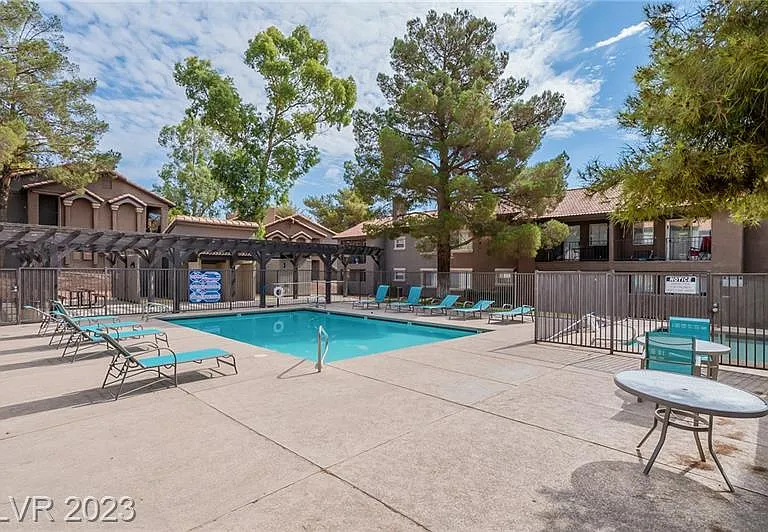 2750 S Durango Dr — Photo 35