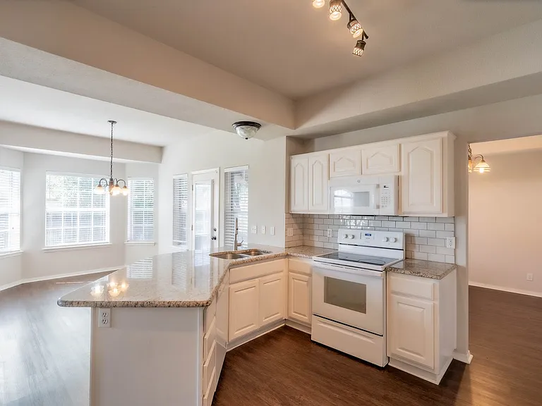 8514 S 112th East Ave — Photo 5