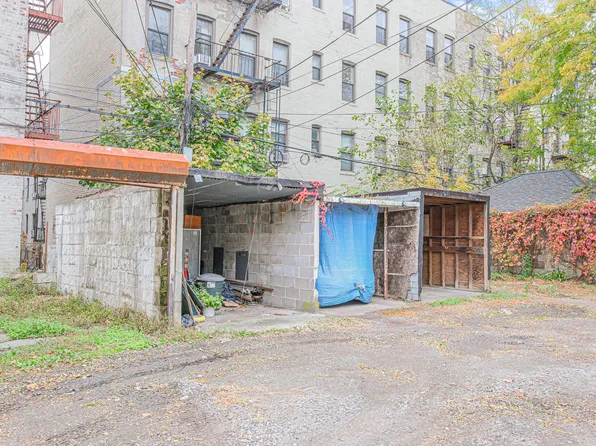 582 Bay Ridge Avenue image 31 of 41