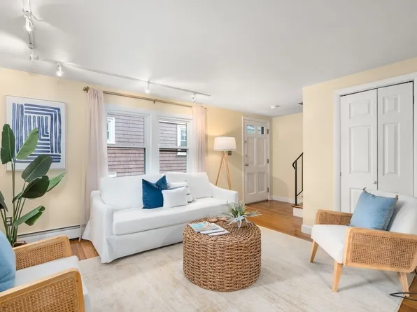 26 Laurel St Unit 26, Arlington, MA 02476