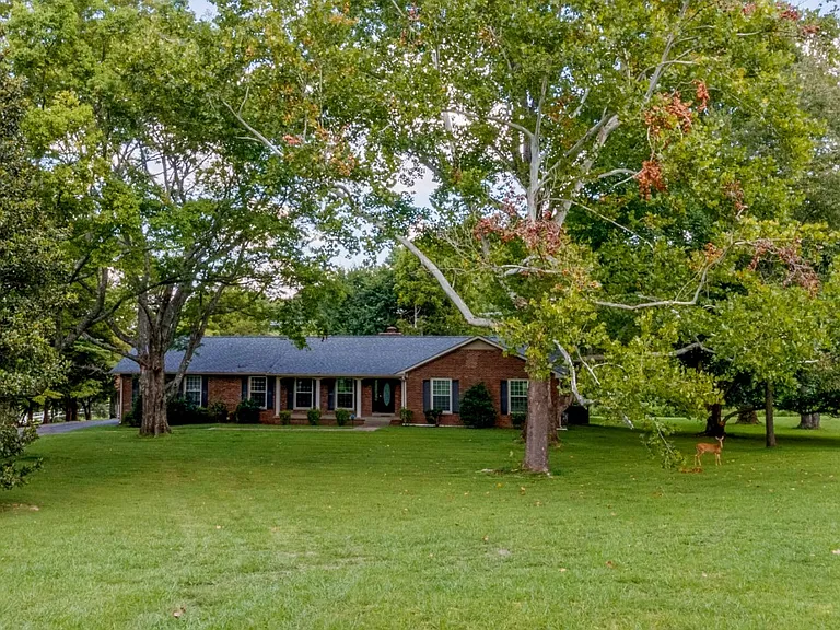 1735 Cedarcroft Dr — Photo 1