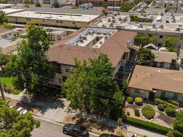 914 E Elk Ave #3 — Photo 43