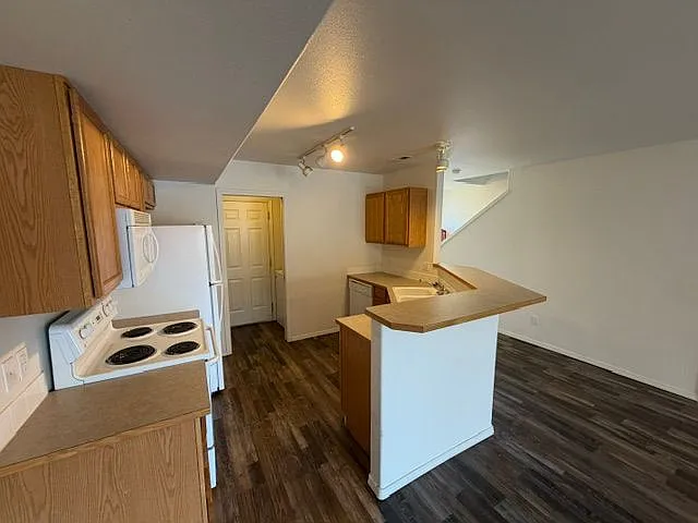 233 E Shelby Ln — Photo 6