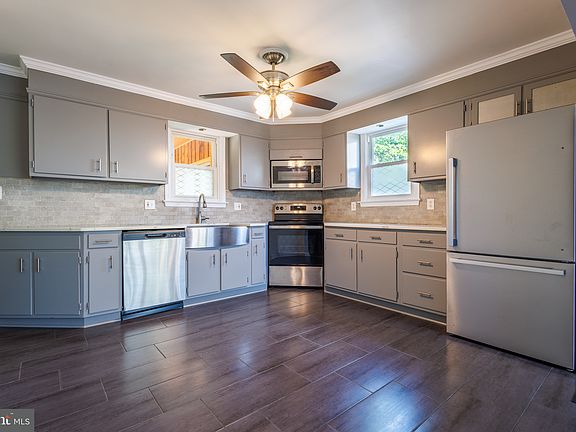 4th image of 303 Silverbrook Dr