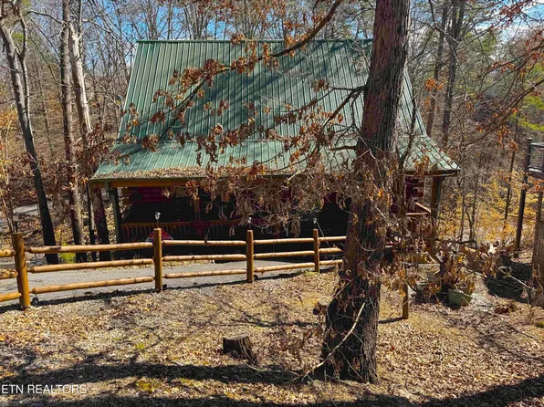 656 Forest Dr, Pigeon Forge, TN 37863