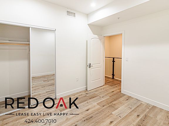 3rd image of 5652 N Farmdale Ave #5652