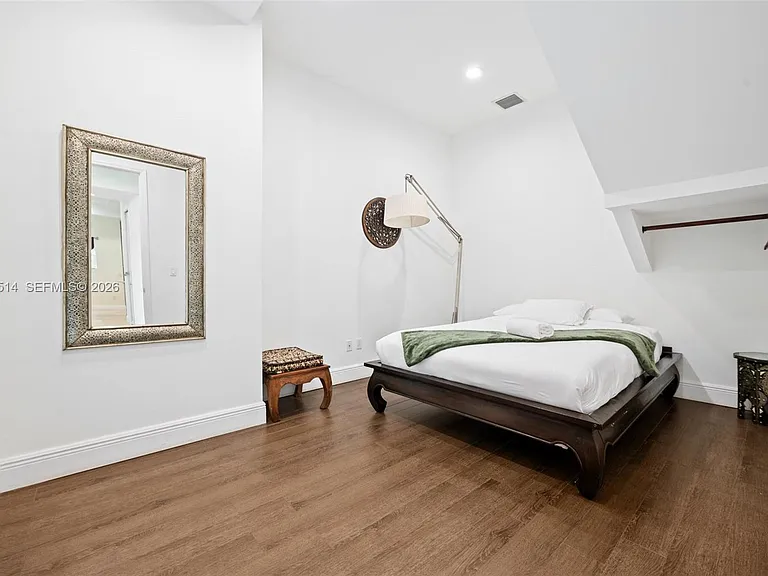 2501 Pine Tree Dr — Photo 21