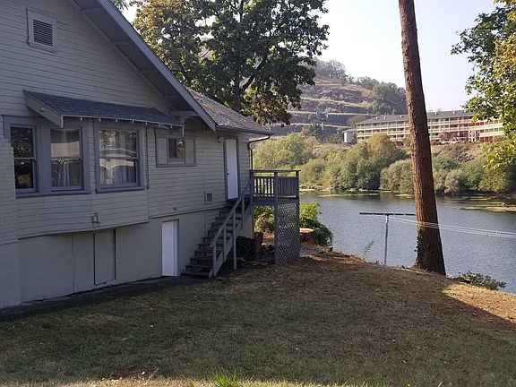 2nd image of 616 SE Flint St