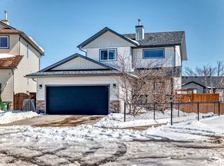 220 W Hillcrest Ct, Strathmore, AB T1P0A4