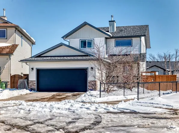 220 W Hillcrest Ct, Strathmore, AB T1P 0A4