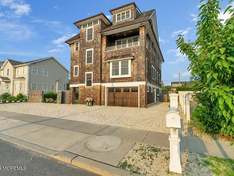 985 Ocean Ave — Photo 146