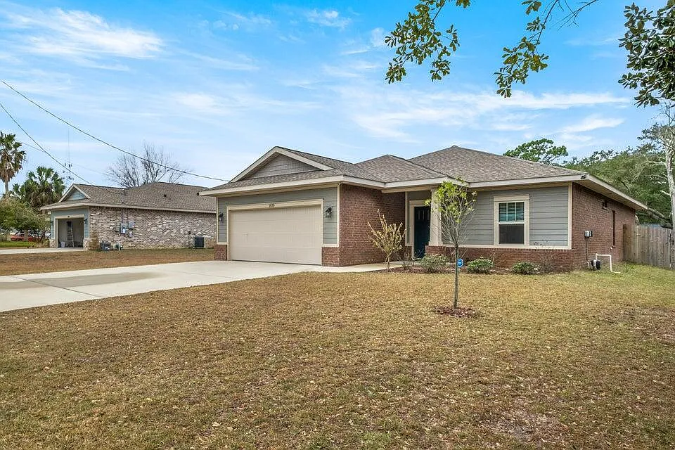 3 bed, 2.0 bath, 1754 sqft, $2,200 — Photo 2