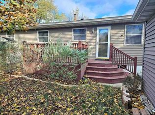 125 Robinwood Dr, Robins, IA 52328