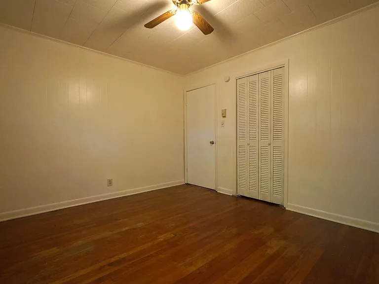 301 Hill Side St — Photo 3