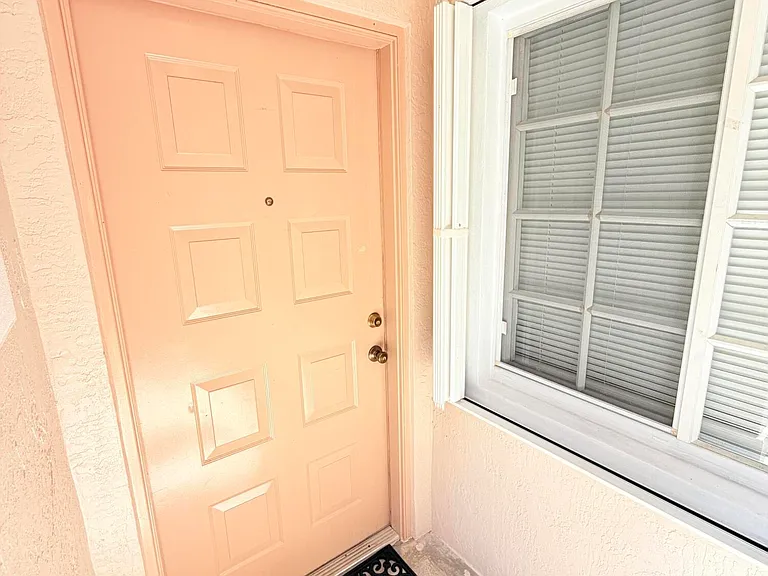 11697 SW 19th St — Photo 3