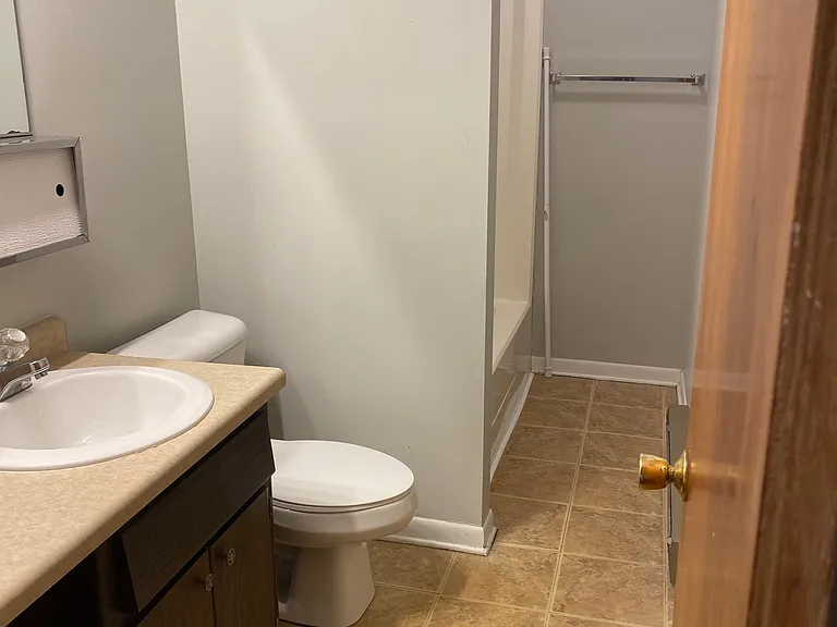 890 Gettysburg Dr #4 — Photo 6