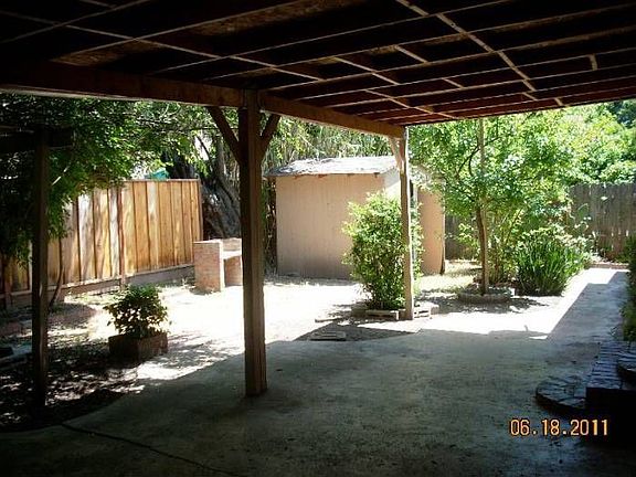 5th image of 26294 Underwood Ave
