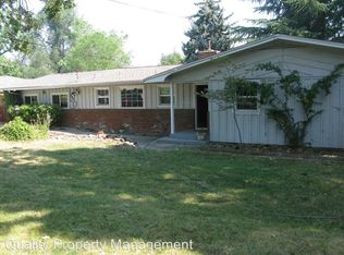 209 S B St, Phoenix, OR 97535