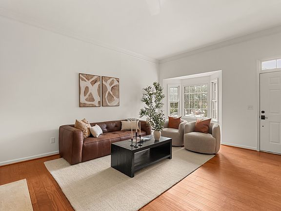 2nd image of 102 Fairmont Pl