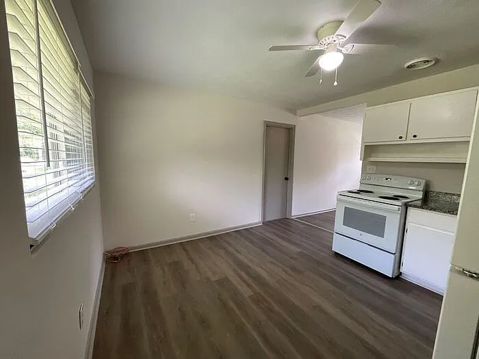 8919 Yarmouth Dr — Photo 9