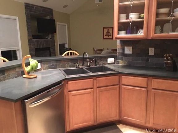 4th image of 835 Glendora Dr