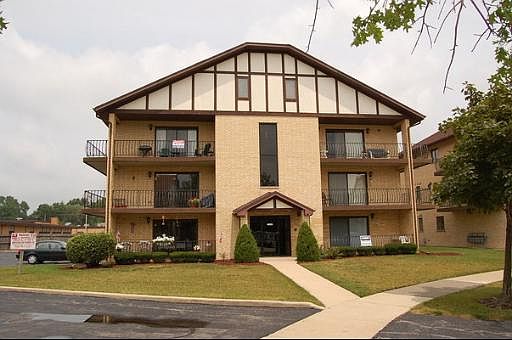 1st image of 17940 S Royal Oak Ct #3W