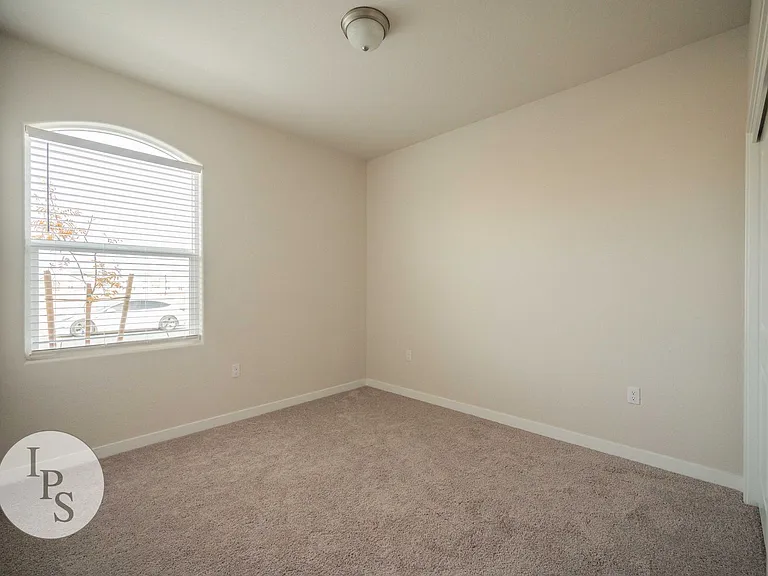 370 Lodge Rd S — Photo 16