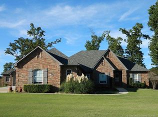 2888 Cambridge Cir, Tahlequah, OK 74464